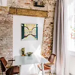 A La Lon Bed & Breakfast